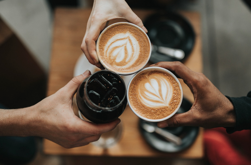 Herzrasen nach Kaffee: Was wirklich hilft (und warum Hausmittel oft nicht reichen)